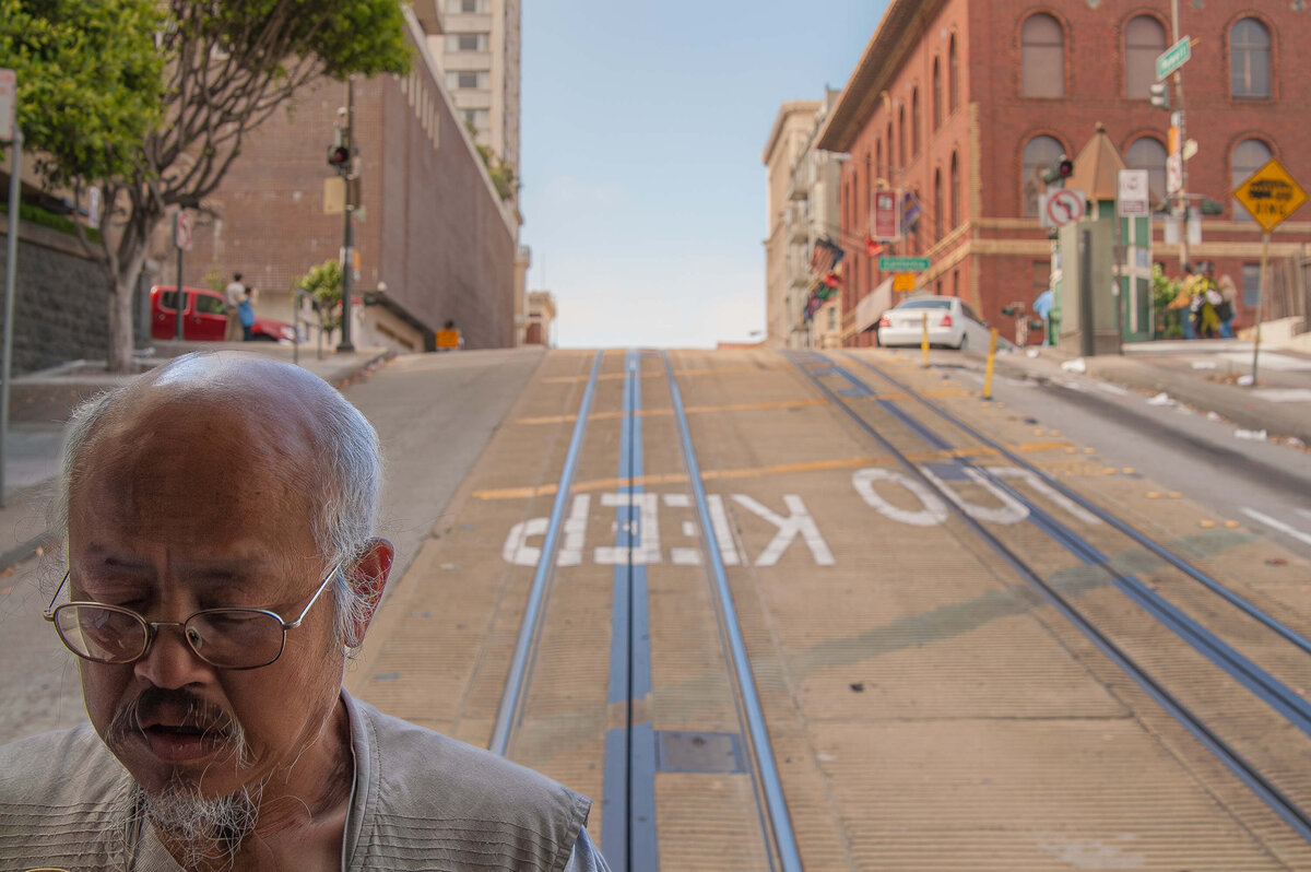 Old man at theé back of a cable car